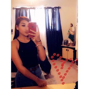 Meet your Posher, Mona